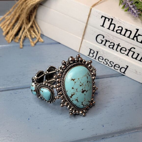 Stretchy faux turqouise fashion bracelet - Picture 1 of 11